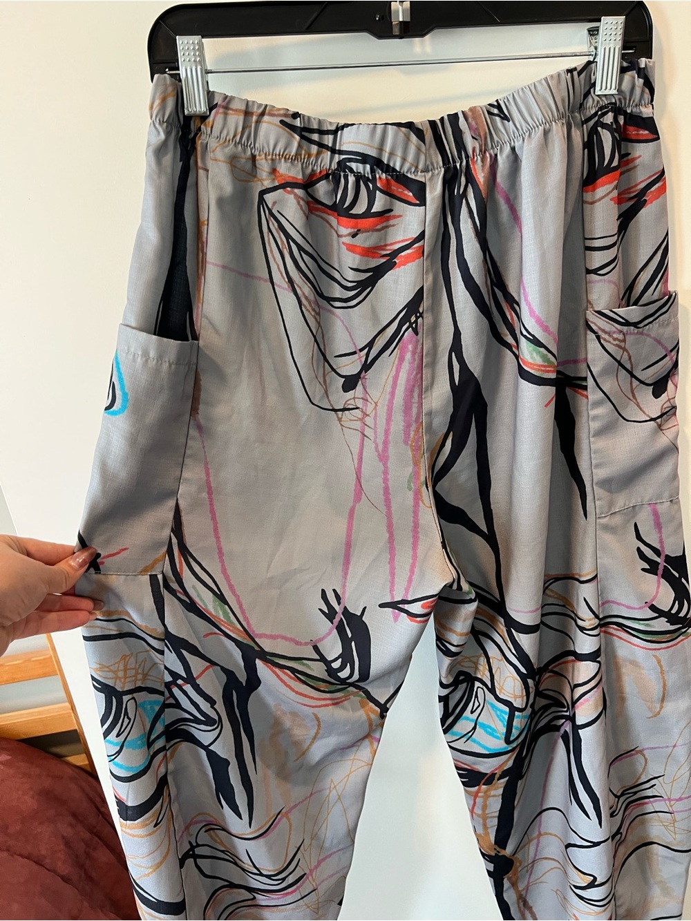 Wide-Leg Abstract Print Women's Pants in Gray - Picture 3 of 5